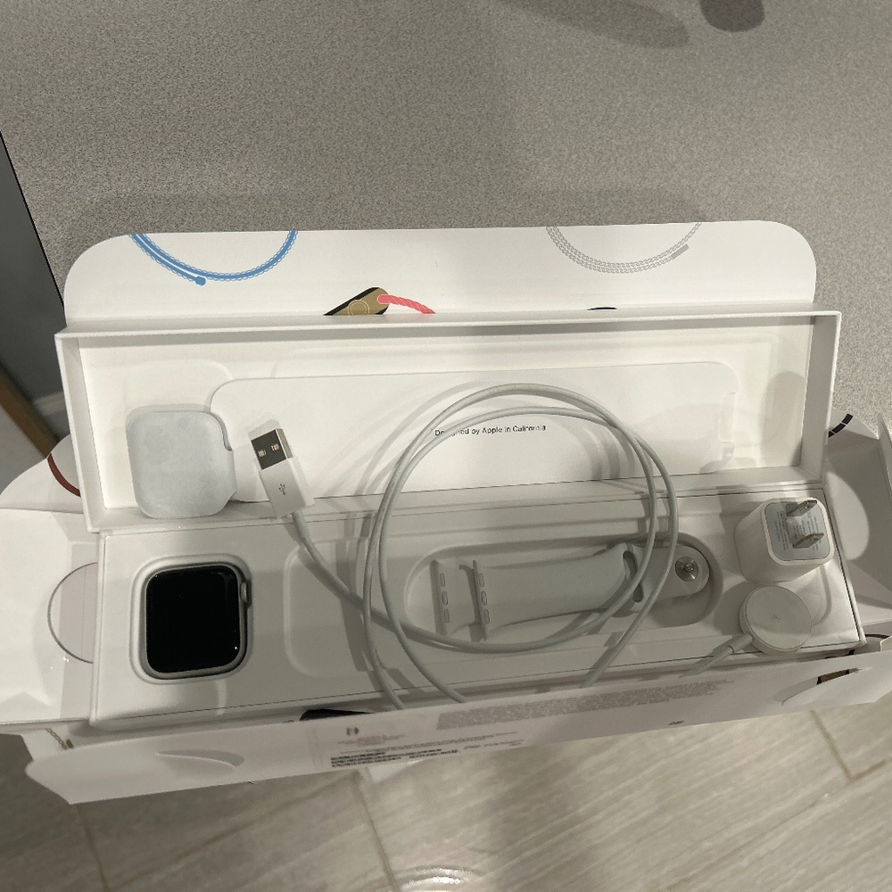 Apple Watch- series 6- 40 mm